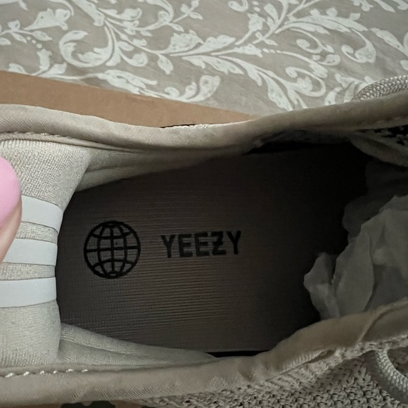 Yeezy boost sneakers - Picture 5 of 8